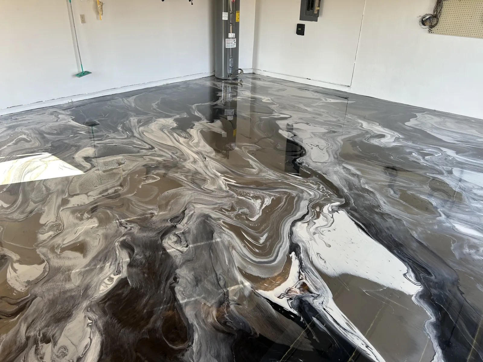 Epoxy flooring with decorative marbled finish